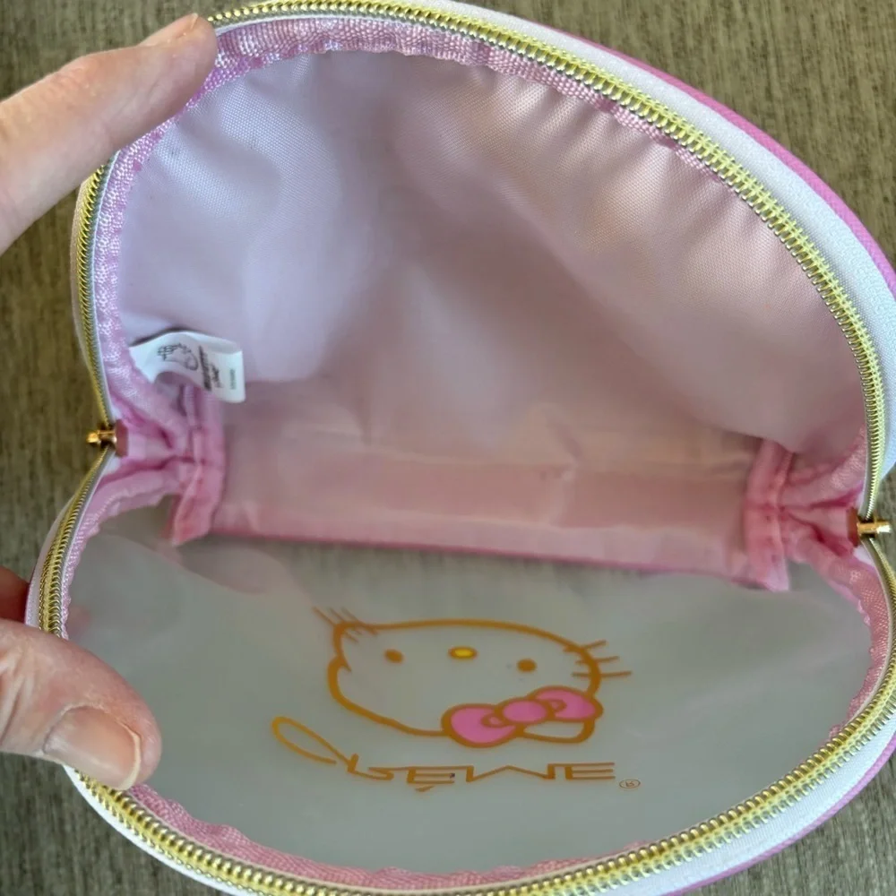 Hello Kitty Cremé Makeup‎ Bag